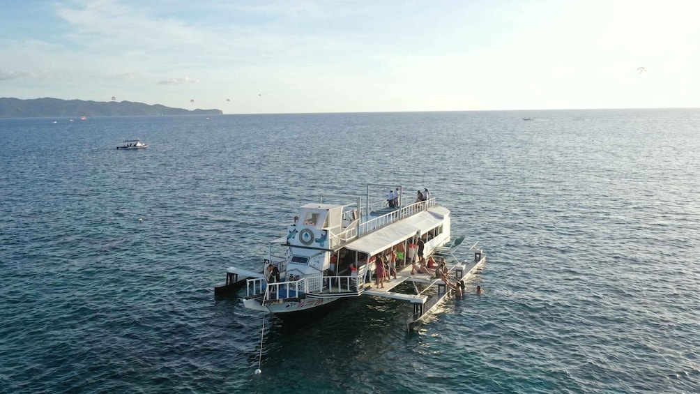 Boracay: Sunset Boat Party with Snacks 2
