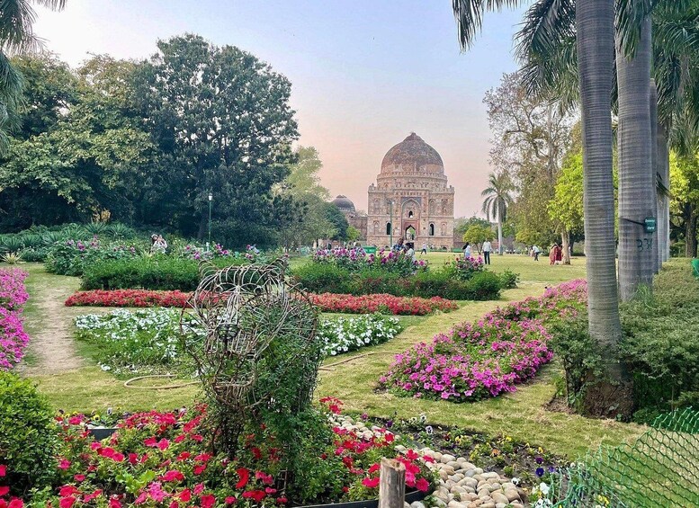 Picture 1 for Activity Delhi: Guided Evening Tour of Delhi City 2