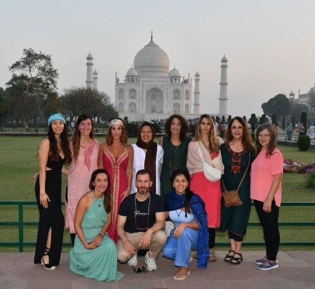 Picture 7 for Activity From Mumbai: Taj Mahal, Agra Fort, Baby Taj & 5 star Lunch 2