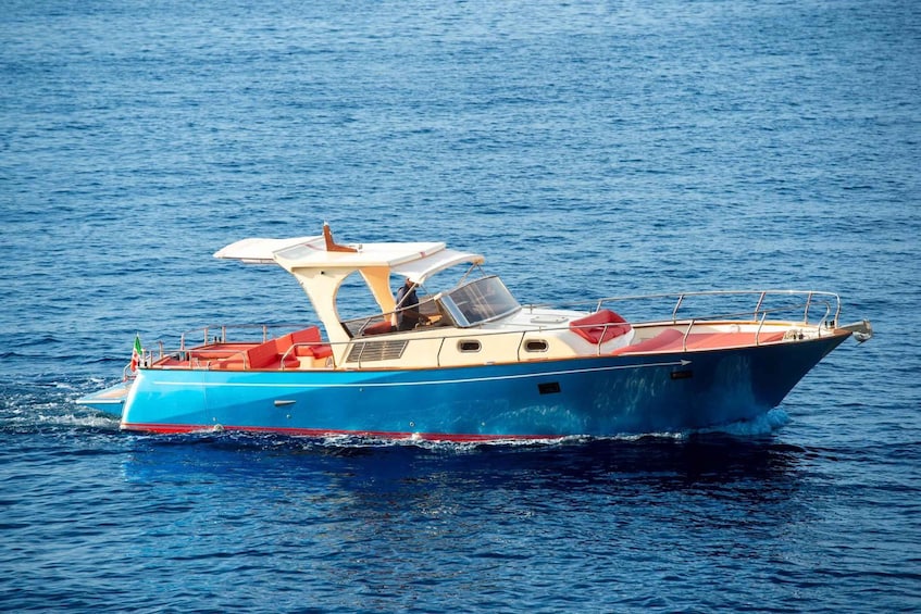 Picture 11 for Activity From Amalfi: Boat Tour, Positano, Caves, Snorkeling & Drink 3