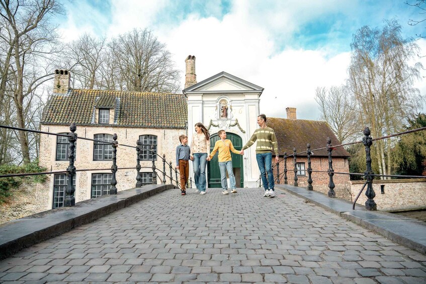 Picture 11 for Activity Bruges : Your private 1 hour photoshoot in the medieval city 4