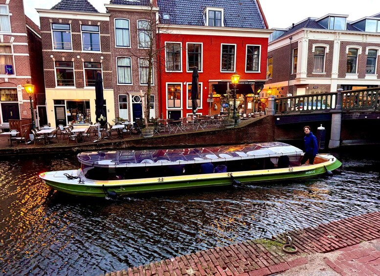 Picture 2 for Activity Leiden: Historic Canal Cruise with a professional skipper 3