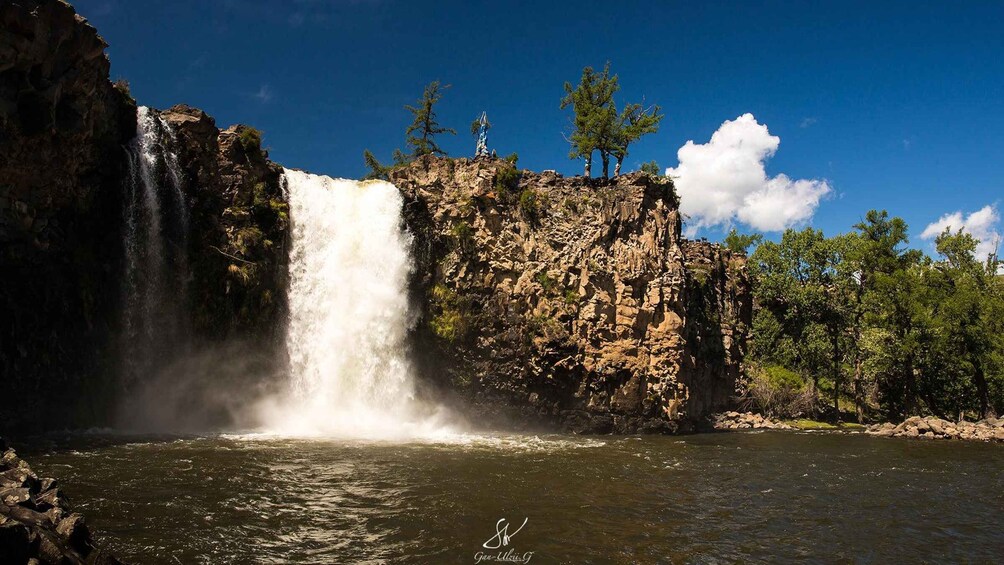 Central Mogolia 4 days Orkhon waterfall Volcanic valley 1