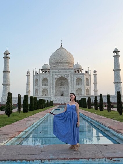 Private Taj Mahal, Agra Fort & Fatehpur Day Trip from Delhi 1