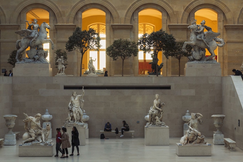 Mona Lisa & Masterpieces: A Curated Tour of Louvre Highlights 3