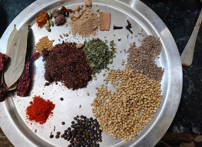 Delhi Cooking Class: Learn authentic recipes in a local home 1