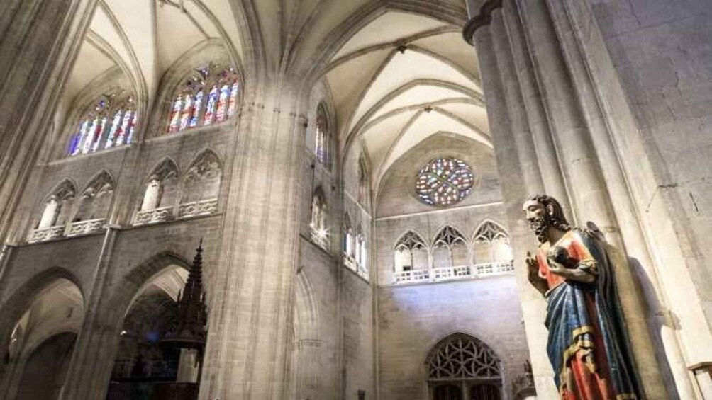 Picture 2 for Activity Oviedo: Guided tour in Oviedo and Cathedral with tickets 2
