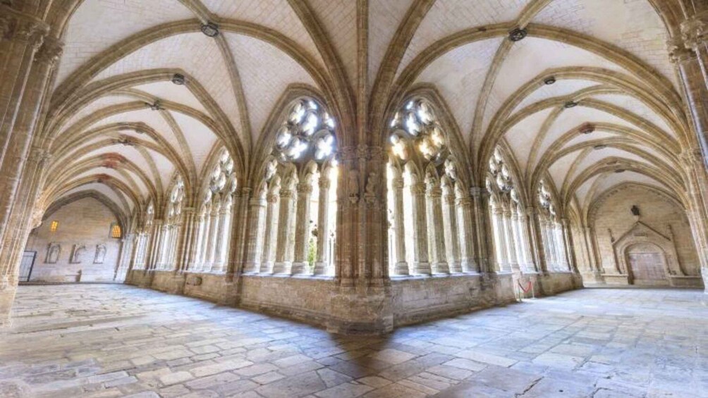 Picture 4 for Activity Oviedo: Guided tour in Oviedo and Cathedral with tickets 5