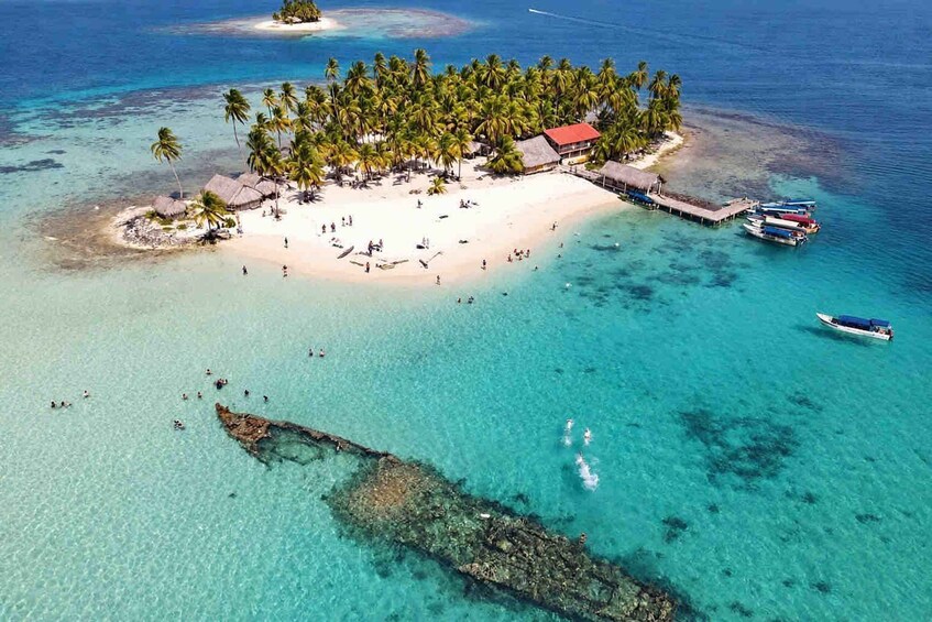 Overnight in San Blas - Private Room + Meals + Boat Tour 1