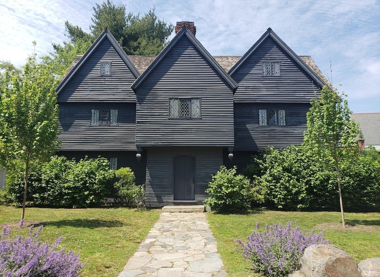 Picture 5 for Activity Salem: Hocus Pocus Movies & More Walking Tour 2