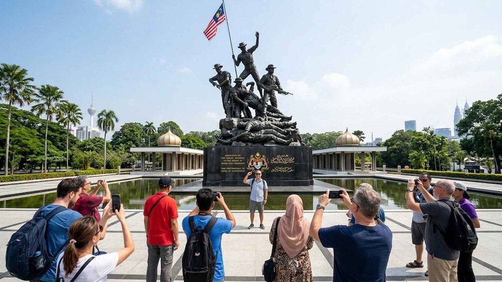 Picture 2 for Activity From Kuala Lumpur: Great KL City Tour with 23 Attractions 2