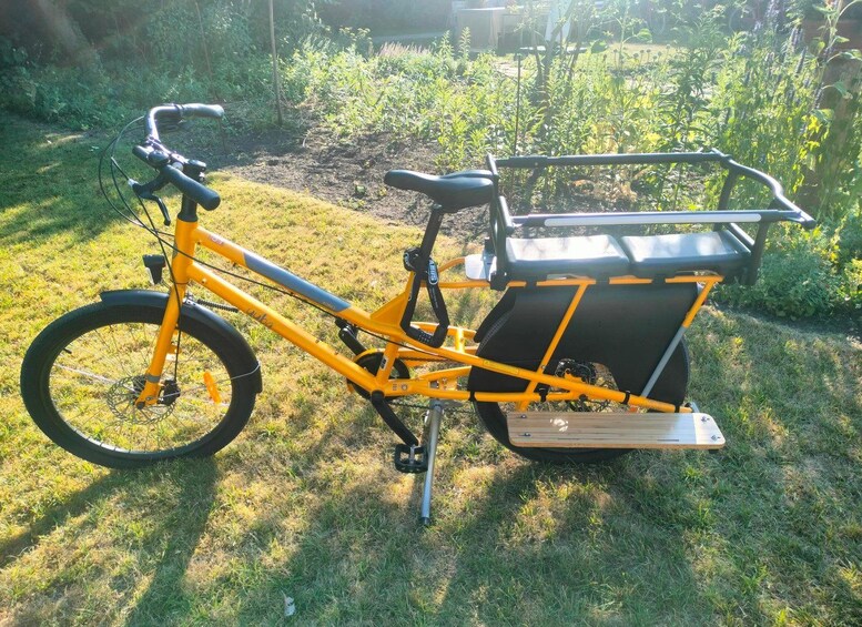 Picture 32 for Activity Bruges Guided Retro Biketour: Highlights, Hidden Gems &Drink 3