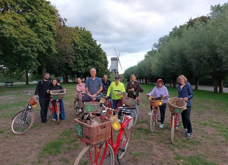 Picture 17 for Activity Bruges Guided Retro Biketour: Highlights, Hidden Gems &Drink 4