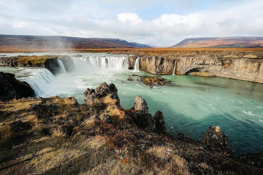 Goðafoss Waterfall
By Jowi Wasilewska 2