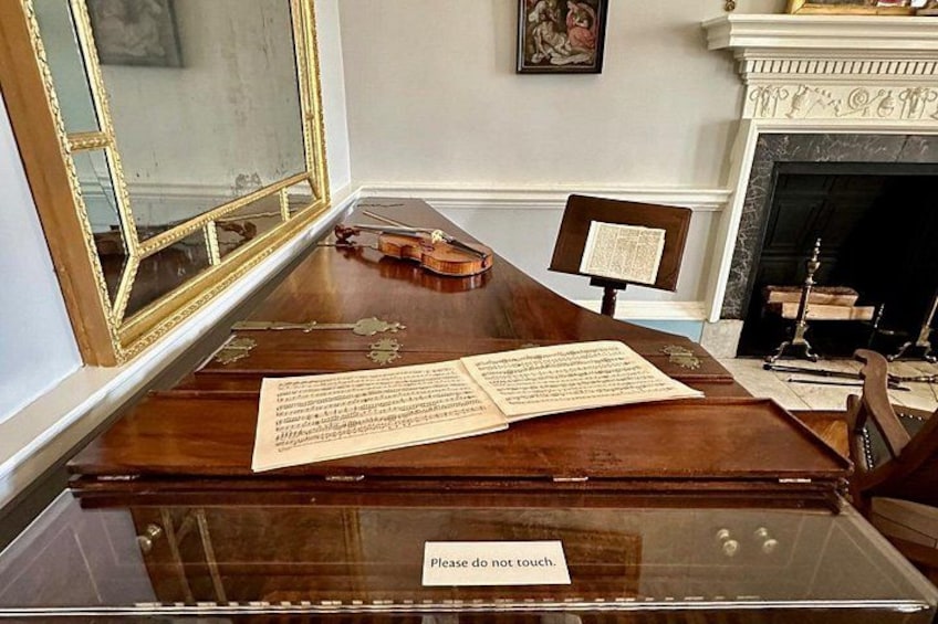 Martha and Thomas Jefferson's music salon that includes a harpsichord and violin 4