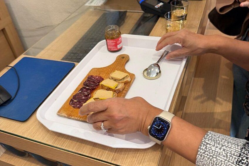 Bordeaux Evening Food Tour with a sommelier 3
