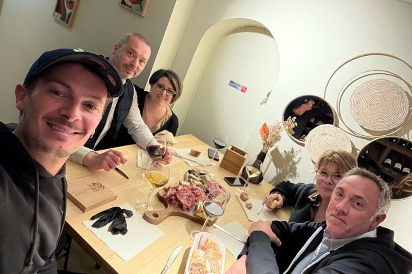 Bordeaux Evening Food Tour with a sommelier 5