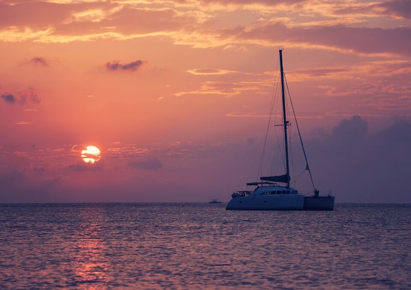 Malta: Sunset Sailing and Yoga Experience with Snacks 2