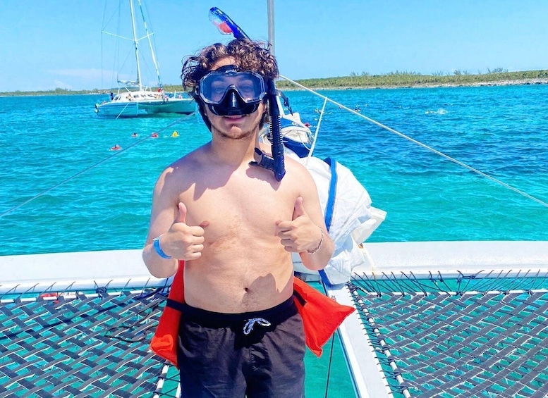 Picture 19 for Activity Bahamas: Swimming Pigs & Snorkeling Cruise with Lunch & Rum 2