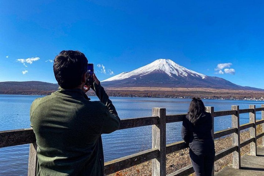You can enjoy the great combination of Lake Yamanakako and Mt.Fuji. 4