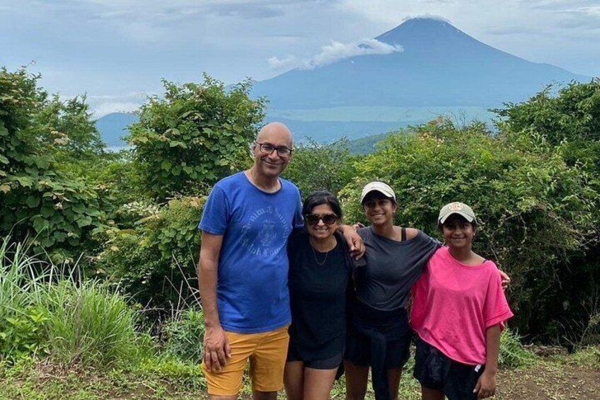 The highlight of this tour is the view of Mt.Fuji and Lake Yamanakako from the top! 2