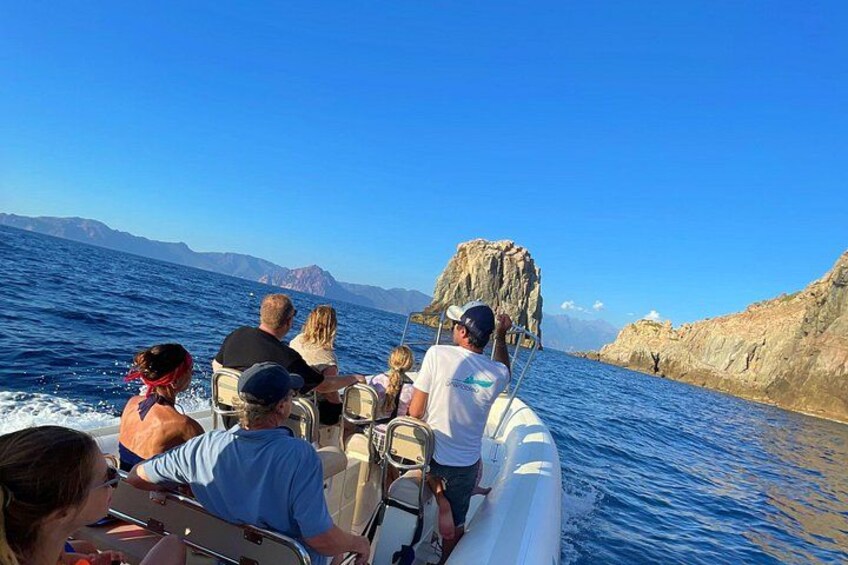 Getaway to the Calanques of Piana de Cargèse in a small group 2