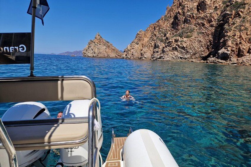 Getaway to the Calanques of Piana de Cargèse in a small group 2