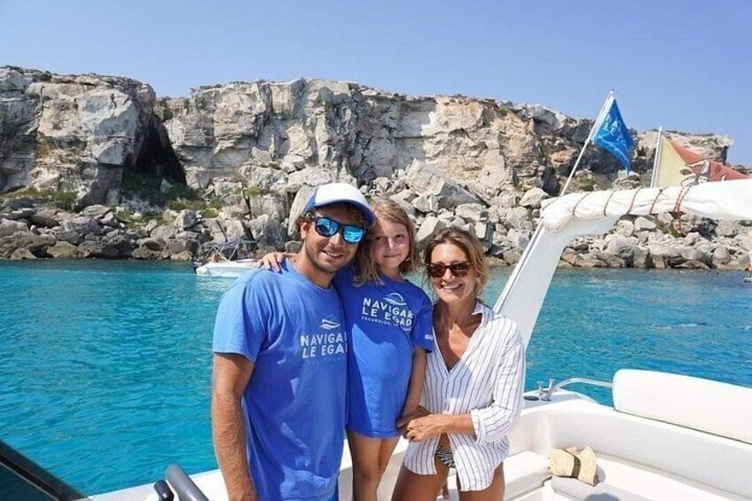 Favignana inflatable boat tour, wine tasting, snorkeling and relaxation 2