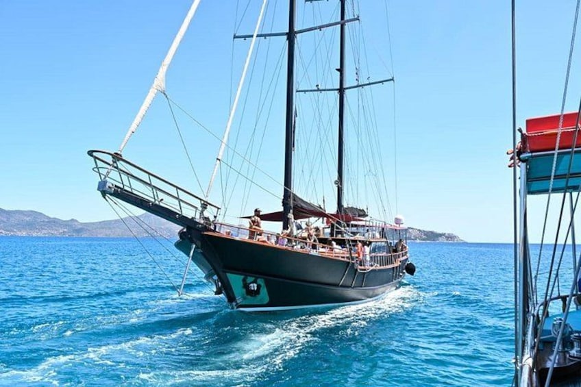 Athens cruise: Agistri, Moni/Metopi, Aegina with lunch & drinks 2