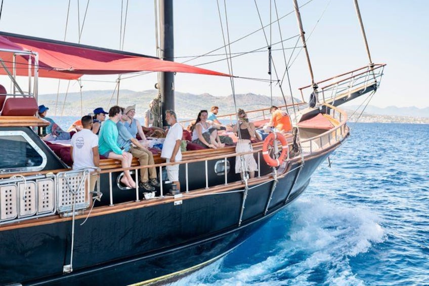 Athens cruise: Agistri, Moni/Metopi, Aegina with lunch & drinks 4
