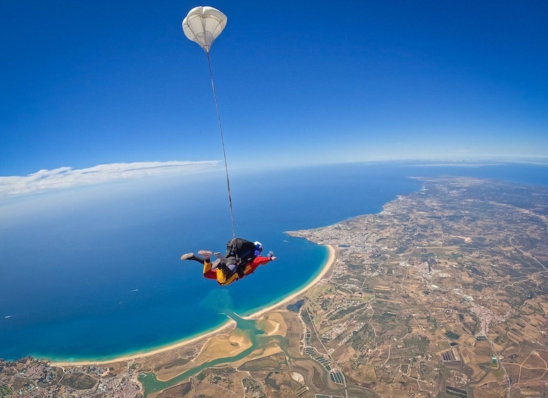 Picture 14 for Activity Algarve: Tandem Skydive from 10.000ft to 15.000ft 3