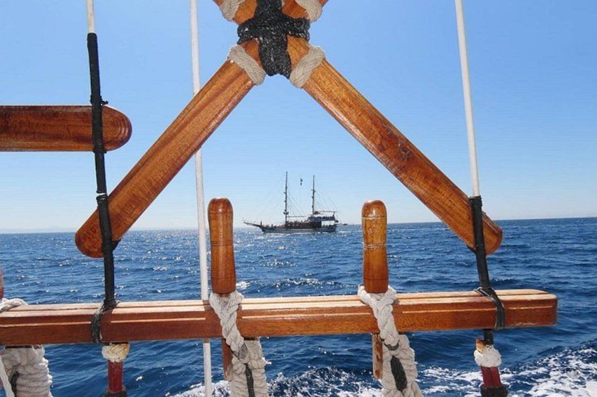 A Day's 3-Island Cruise Tour with Transfer 2