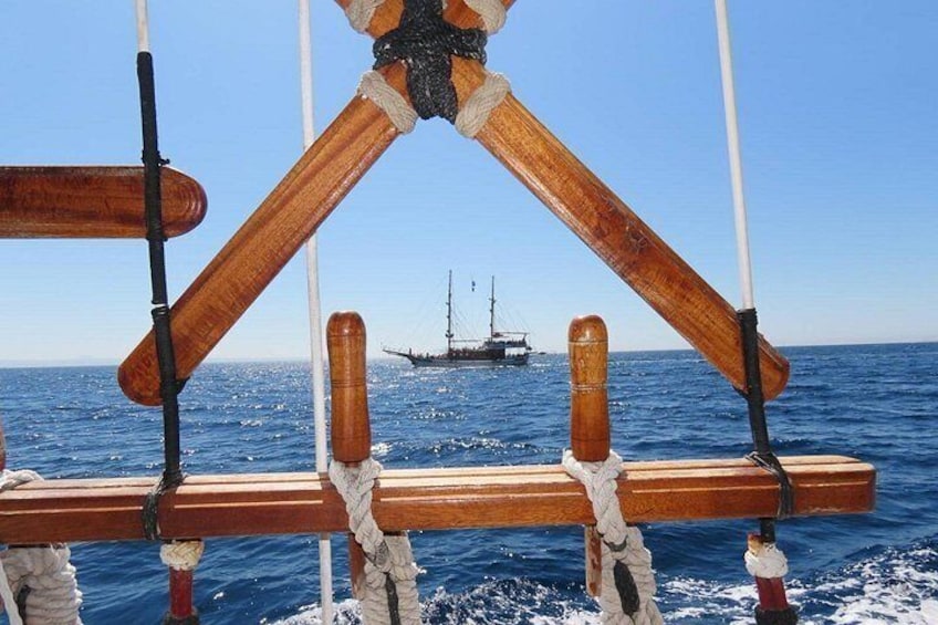 A Day's 3-Island Cruise Tour with Transfer 3