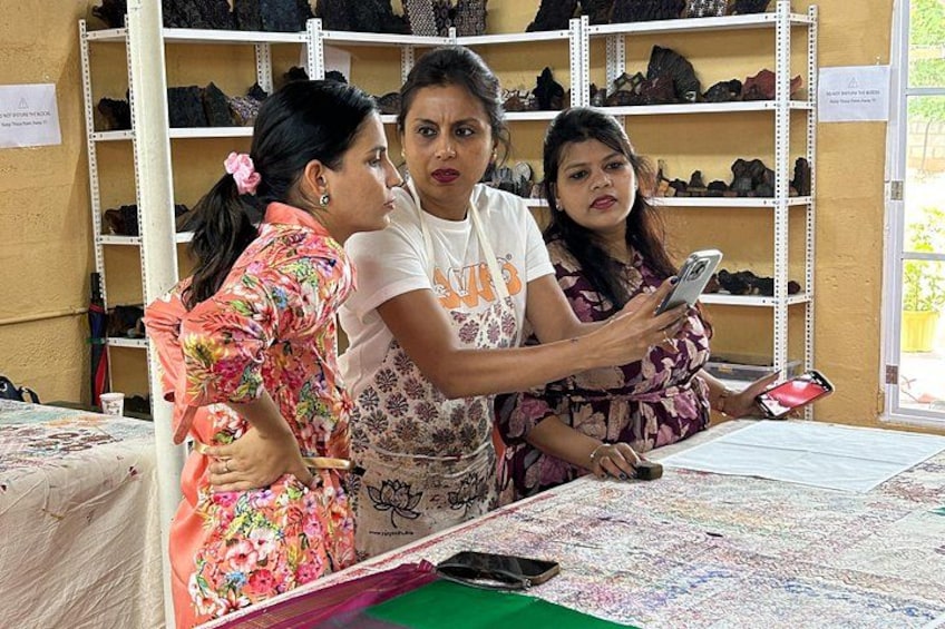 Vlogers involved in capturing their Block printed fabrics 5