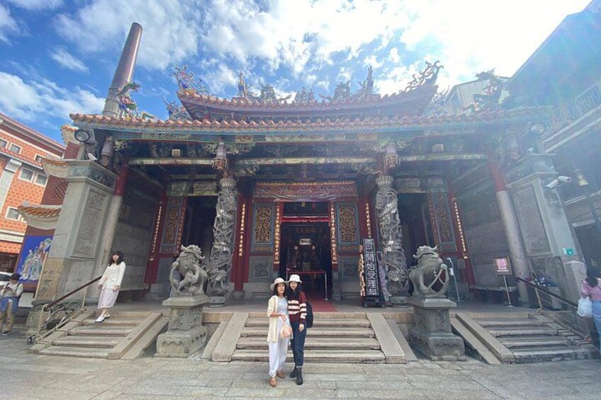 A traditional Chinese building with ornate architecture, including a tiled roof and decorative columns. 1