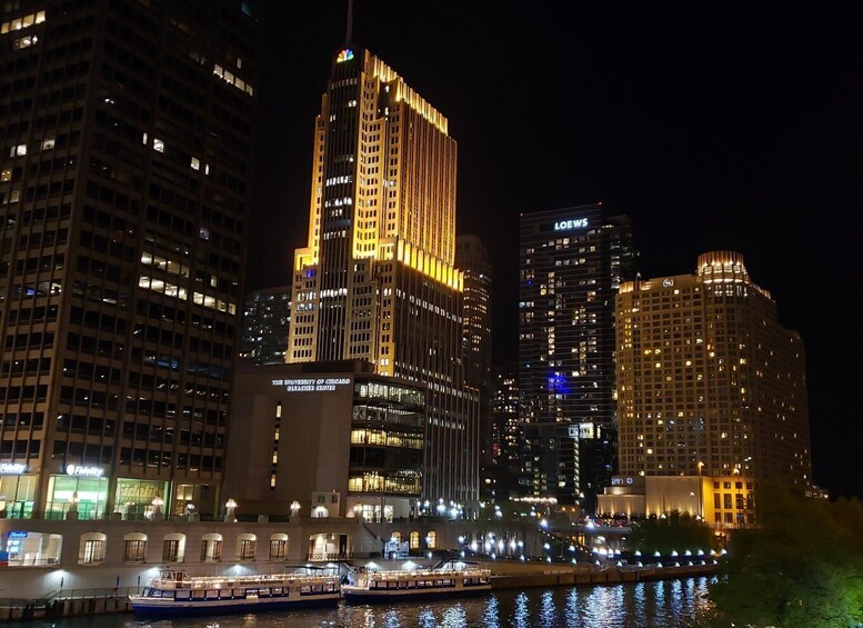 Picture 6 for Activity Chicago: 90-Minute River and Lakefront Cruise at Night 3