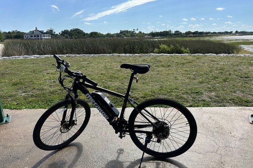 Beautiful blue skies and lots of sunshine by the lakefront. 4