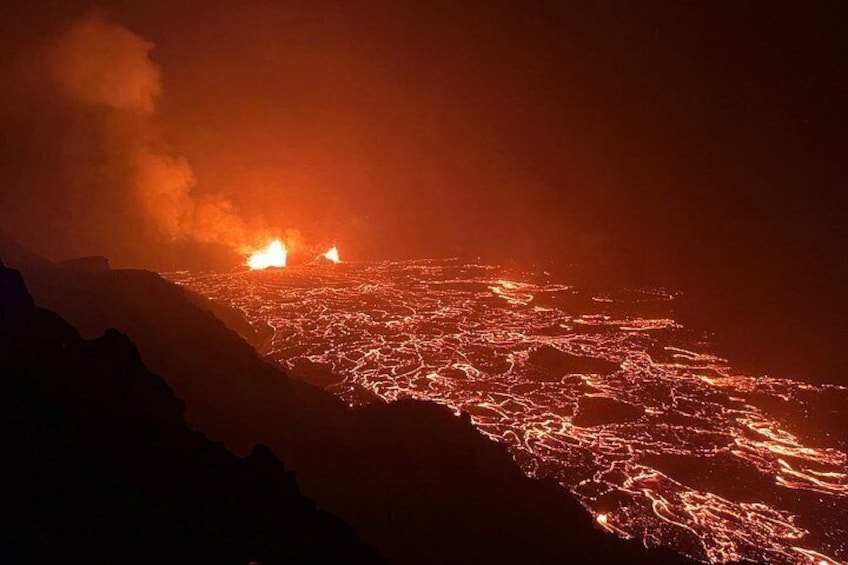 Kīlauea Hike and Lava Gazing with Native Hawaiian 3