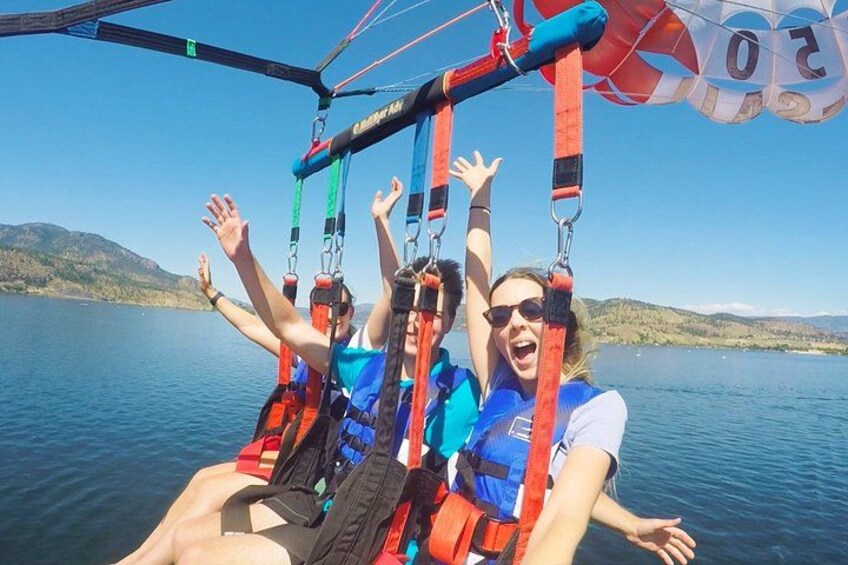 Kelowna: Morning Discount Parasailing Experience 2