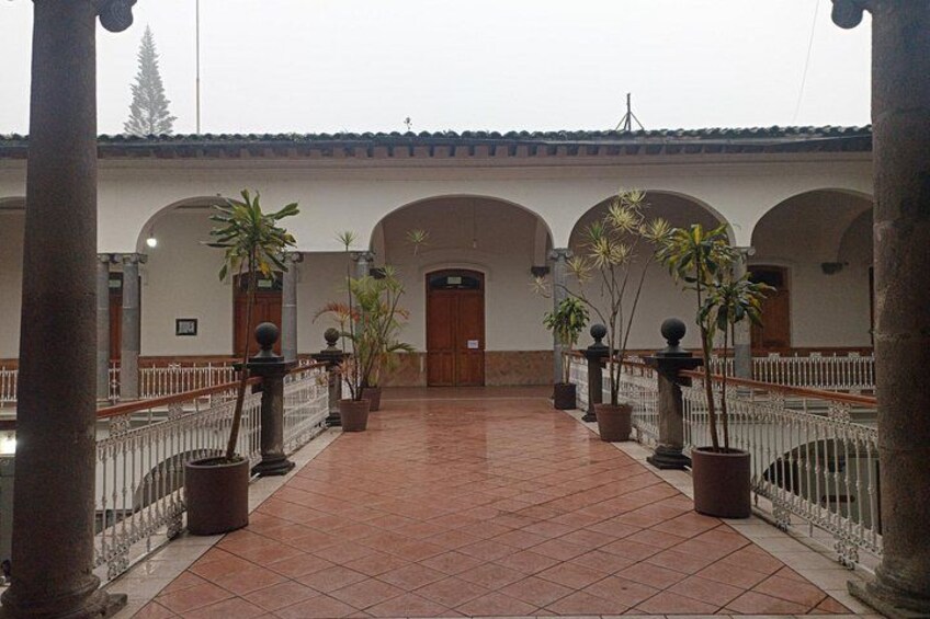Admire its characteristic architecture 2
