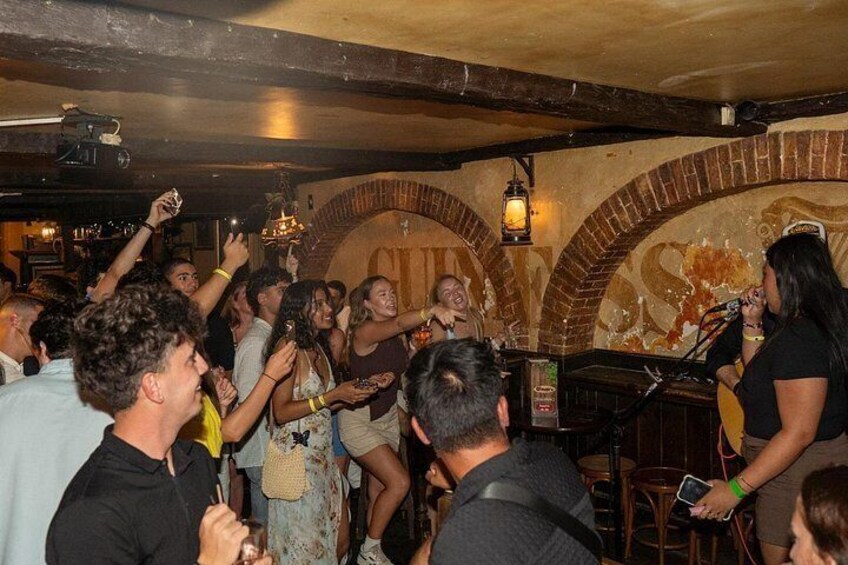 Nice:#1 Pub Crawl – 5 Free Shots, Bar Games & Nightclub Entry 3
