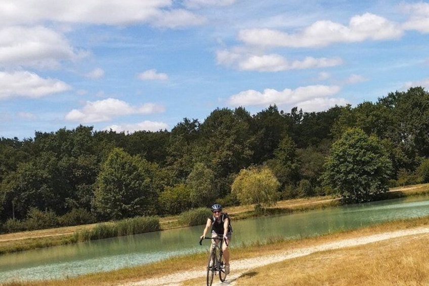 From Bordeaux: Médoc Gravel Bike Tour & French Picnic 5