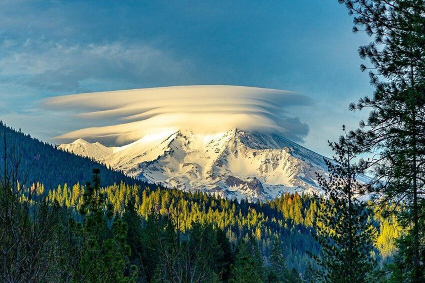 Beautiful Mt. Shasta with it's famous Lenticular Cloud 1