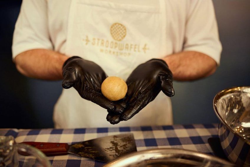 Create your own Stroopwafel with our special dough 4