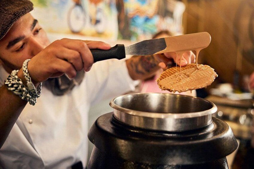 Cover your Stroopwafel in delicious Chocolade 3