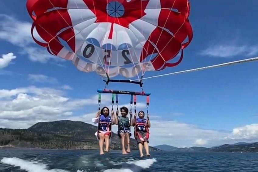 Kelowna: Ultimate Parasailing Experience 3