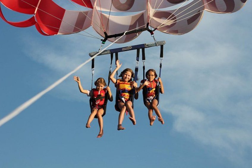 Kelowna: Ultimate Parasailing Experience 1