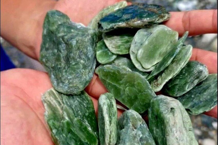 Private East Coast & Jade Hunting Tour – Hualien Coastal Escape 3