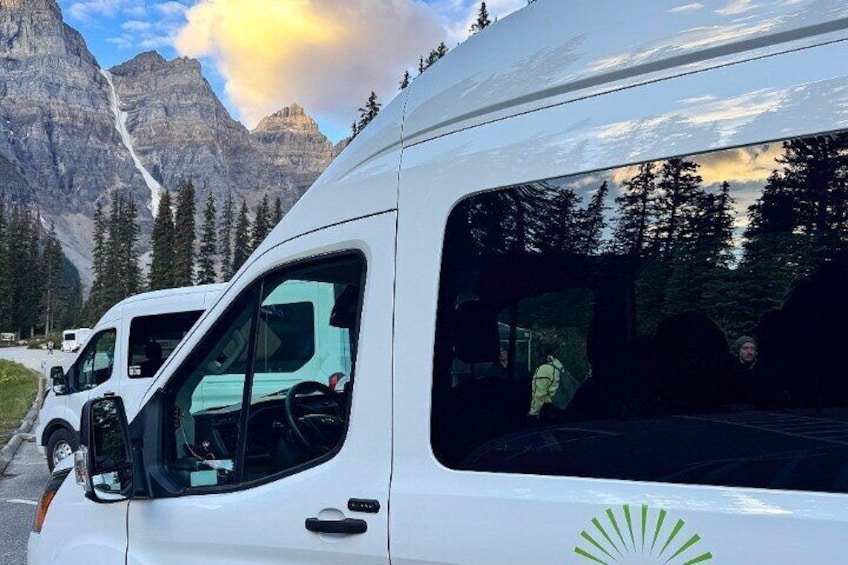Morning Tour at Moraine Lake(2hrs) & Lake Louise(2hrs) 2