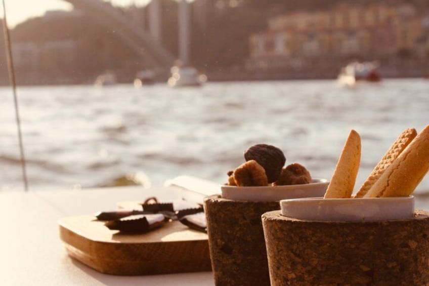 Porto: Douro River Boat Cruise with Port Wine and Snacks 2